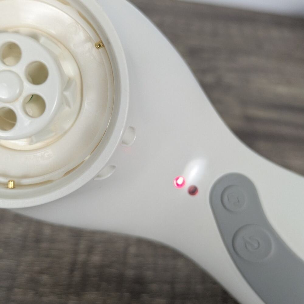 Clarisonic Plus sonic skin cleansing brush with 1 brush head - Picture 5 of 7